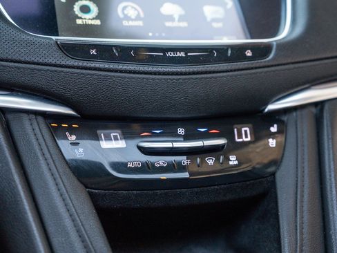 Used 2018 Cadillac XT5 Premium Luxury AWD/4WD image 32