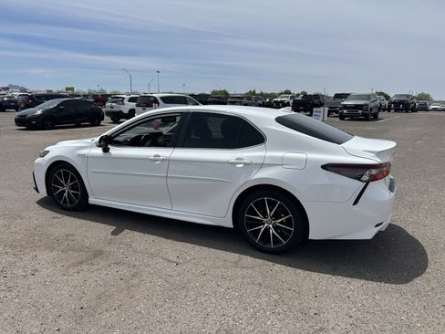 Used 2021 Toyota Camry SE w/ Audio Upgrade Package FWD image 3