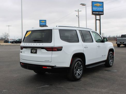 Used 2024 Jeep Wagoneer Series II image 9