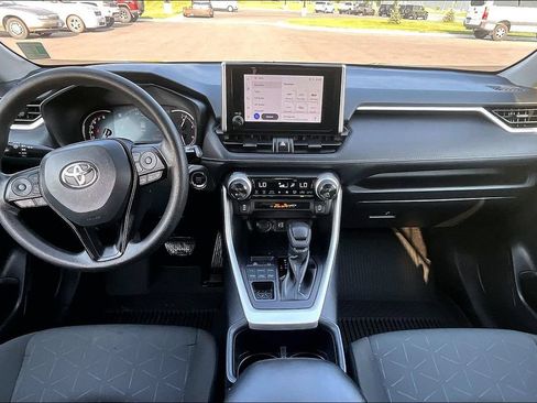 Used 2025 Toyota RAV4 XLE AWD/4WD image 16