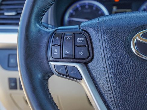 Used 2019 Toyota Highlander XLE image 11