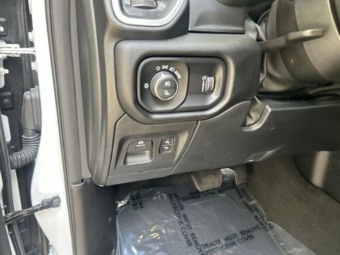 Used 2023 RAM 1500 Big Horn AWD/4WD image 38