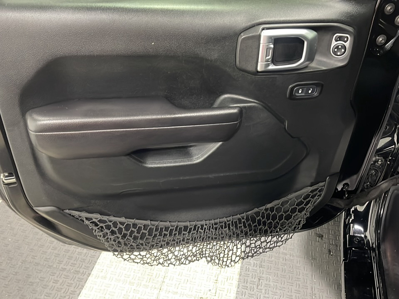 Used 2018 Jeep Wrangler Unlimited Sport S AWD/4WD image 13