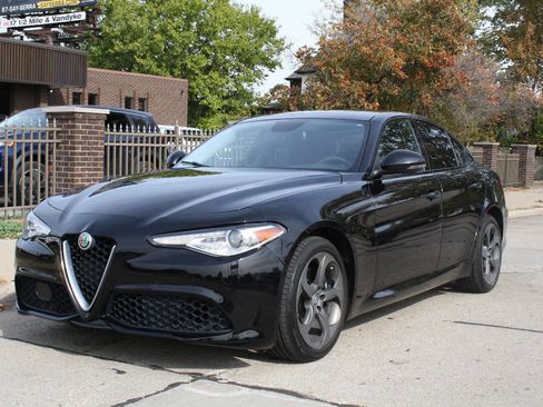 Used 2017 Alfa Romeo Giulia AWD image 2