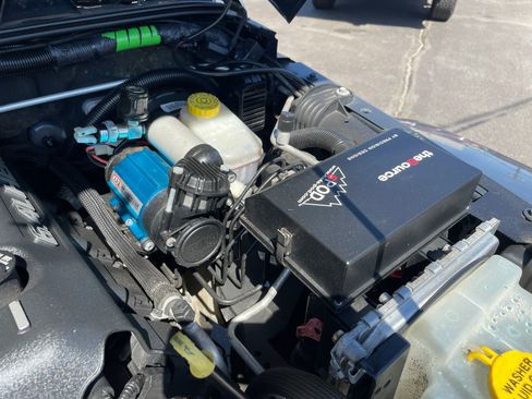 Used 2017 Jeep Wrangler Unlimited Rubicon w/ Cold Weather Group image 12