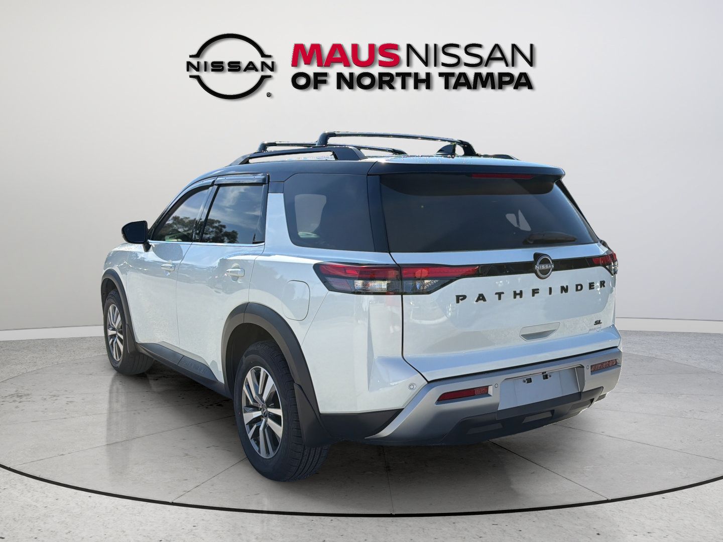 Used 2023 Nissan Pathfinder SL w/ Black Appearance Package FWD image 9