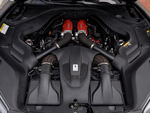 Used 2019 Ferrari Portofino RWD image 13
