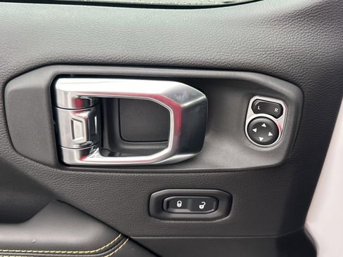 New 2026 Jeep Gladiator Sahara image 13