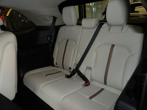 Certified 2024 MAZDA CX-90 3.3 Turbo w/ Premium Plus Pkg image 24