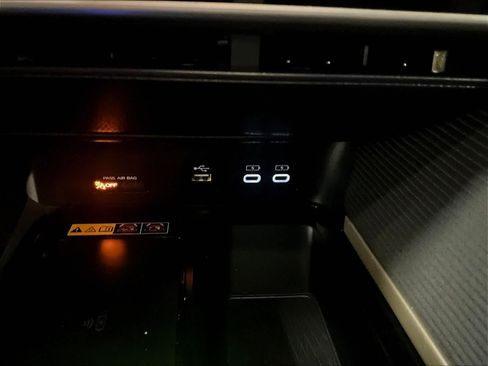 Used 2025 Toyota Camry SE image 26