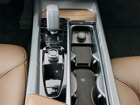 Used 2023 Volvo XC60 B5 Plus w/ Climate Package image 17