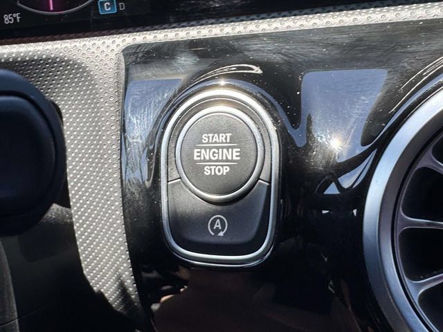Used 2025 Mercedes-Benz CLA 250 4MATIC image 38