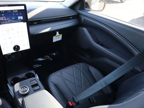 New 2024 Ford Mustang Mach-E Select w/ Comfort Package Lite image 32