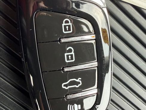 Used 2022 Chrysler Pacifica Touring-L image 30