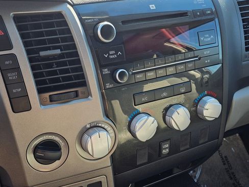 Used 2010 Toyota Tundra 4x4 CrewMax image 6