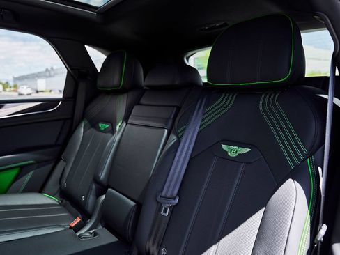 Used 2025 Bentley Bentayga AWD/4WD image 48