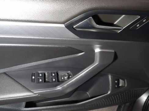 Used 2024 Volkswagen Jetta SE image 9