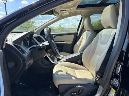 Used 2016 Volvo XC60 T6 w/ Proximity Package AWD/4WD image 15