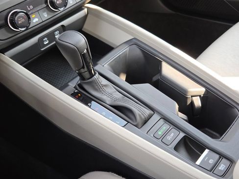 Certified 2025 Honda Accord LX image 31