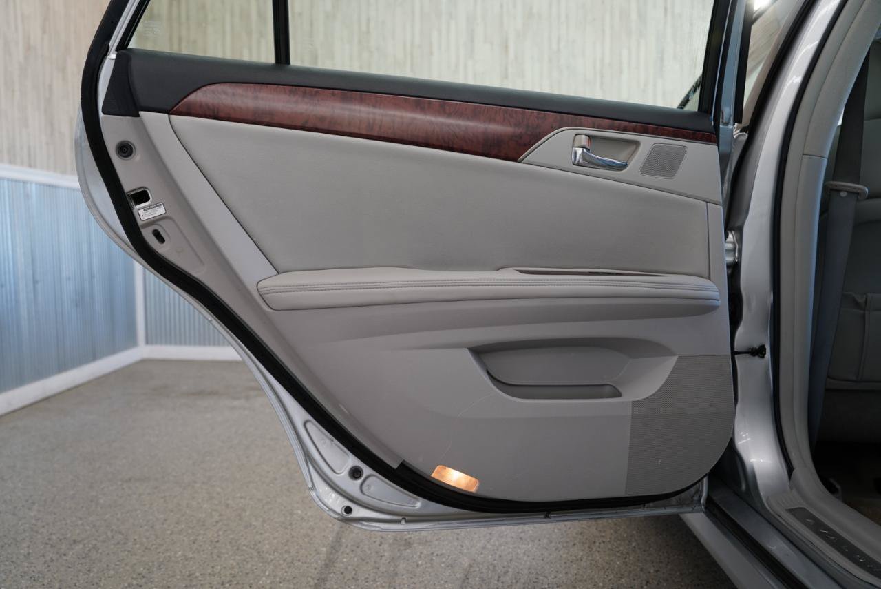 Used 2012 Toyota Avalon Limited FWD image 35