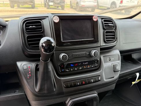 Used 2025 RAM ProMaster 2500 w/ Convenience Group FWD image 19