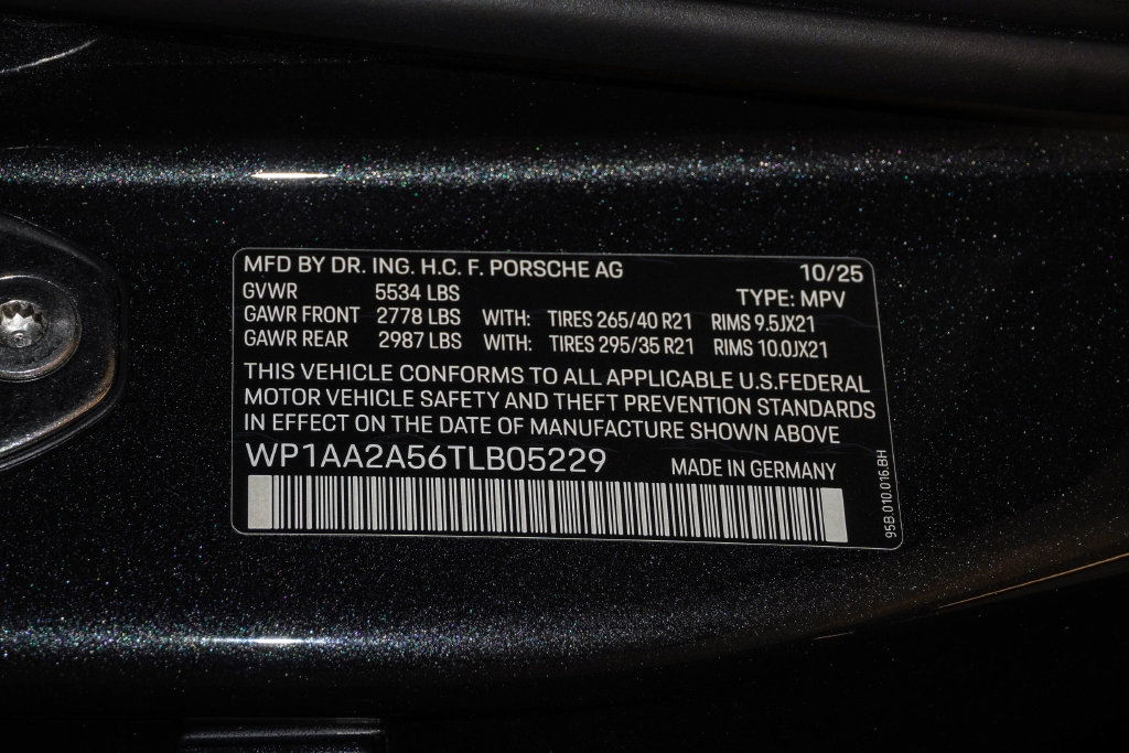Certified 2026 Porsche Macan AWD/4WD image 30