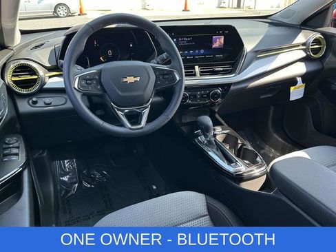 Used 2026 Chevrolet Trax LT w/ LT Convenience Package image 2