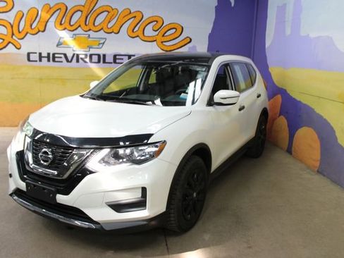 Used 2017 Nissan Rogue S FWD image 4
