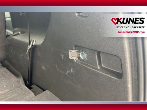 Used 2023 GMC Acadia SLE w/ Driver Convenience Package image 7