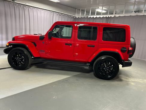 Used 2025 Jeep Wrangler Unlimited Sahara image 4
