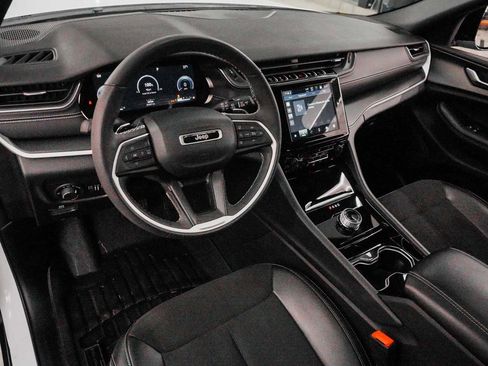 Used 2023 Jeep Grand Cherokee L Laredo image 16