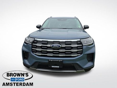 Used 2025 Ford Explorer Active AWD/4WD image 3