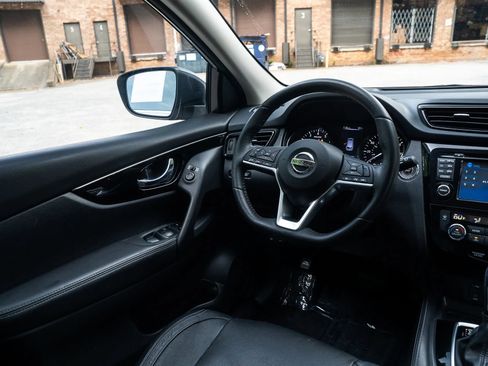 Used 2017 Nissan Rogue Sport SL FWD image 33
