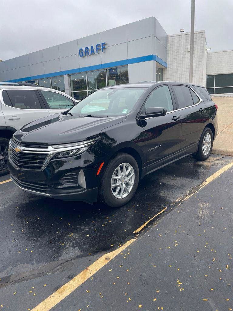 Used 2024 Chevrolet Equinox LT w/ LPO, Floor Liner Package FWD image 1