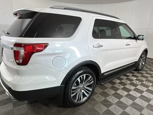 Used 2017 Ford Explorer Platinum AWD/4WD image 2