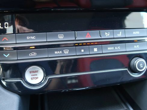 Used 2019 Jaguar F-PACE S AWD/4WD image 32