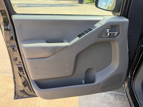 Used 2019 Nissan Frontier SV RWD image 10