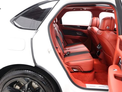 Used 2022 Bentley Bentayga AWD/4WD image 85