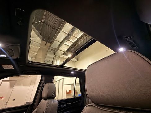 Used 2022 GMC Yukon Denali RWD image 18