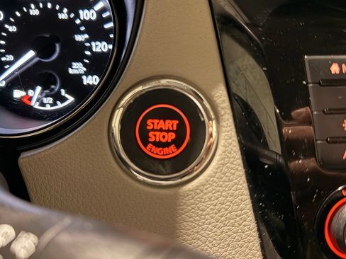 Used 2020 Nissan Rogue Sport SV FWD image 19
