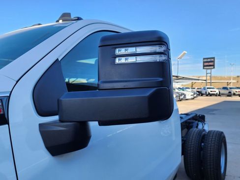 New 2026 GMC Sierra 3500 Pro w/ Convenience Package image 16