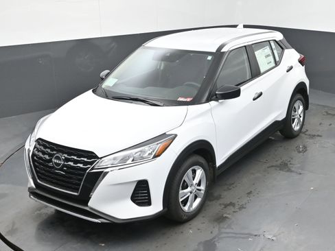 Certified 2025 Nissan Kicks Play S image 32