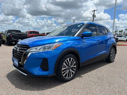 Certified 2023 Nissan Kicks SV FWD image 3