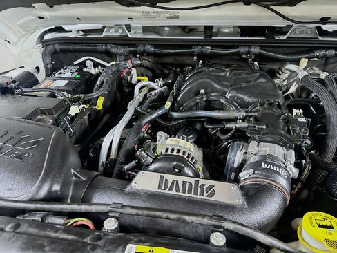 Used 2015 Jeep Wrangler Unlimited Sahara image 29