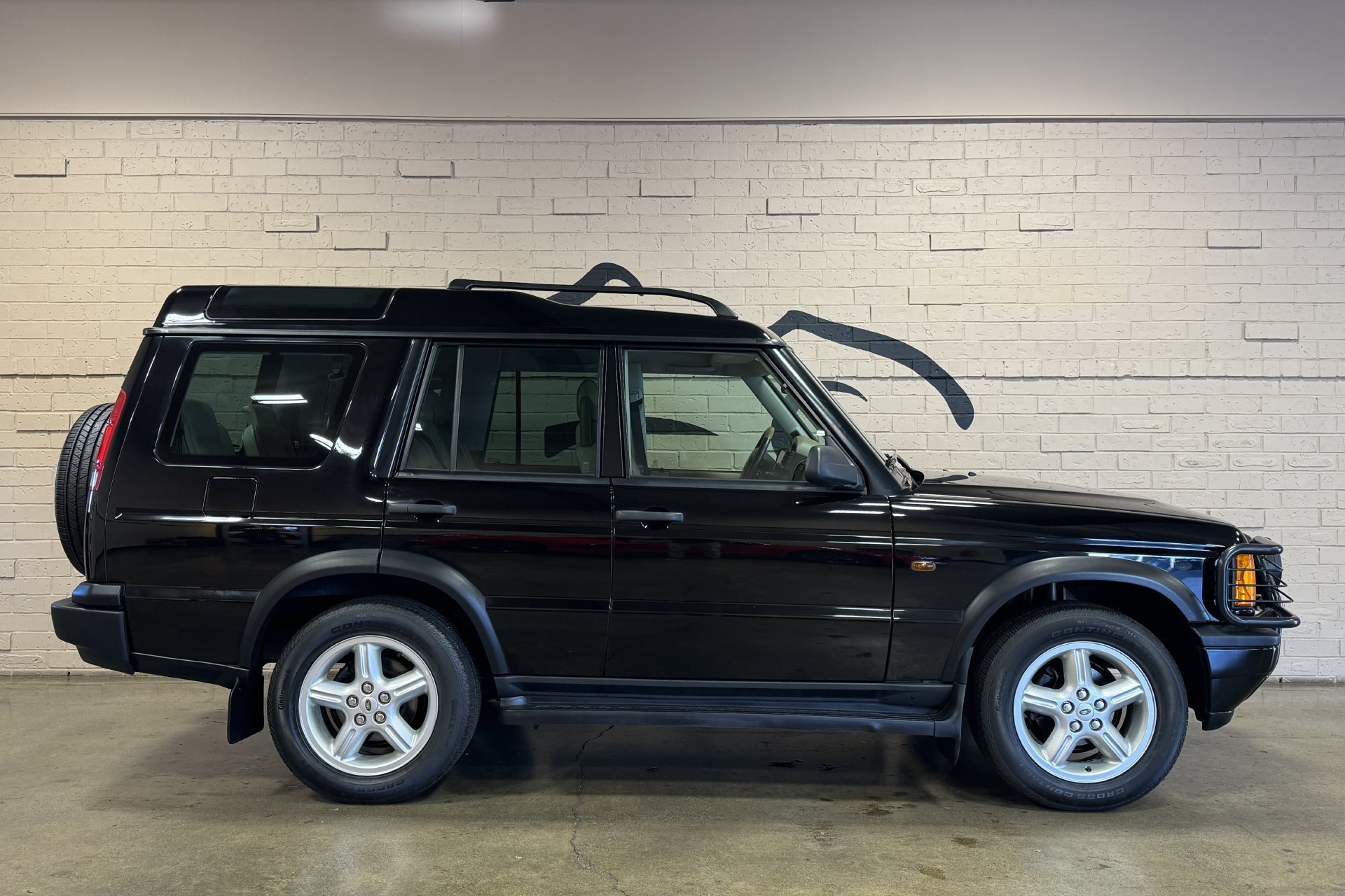 Used 2000 Land Rover Discovery AWD/4WD image 3