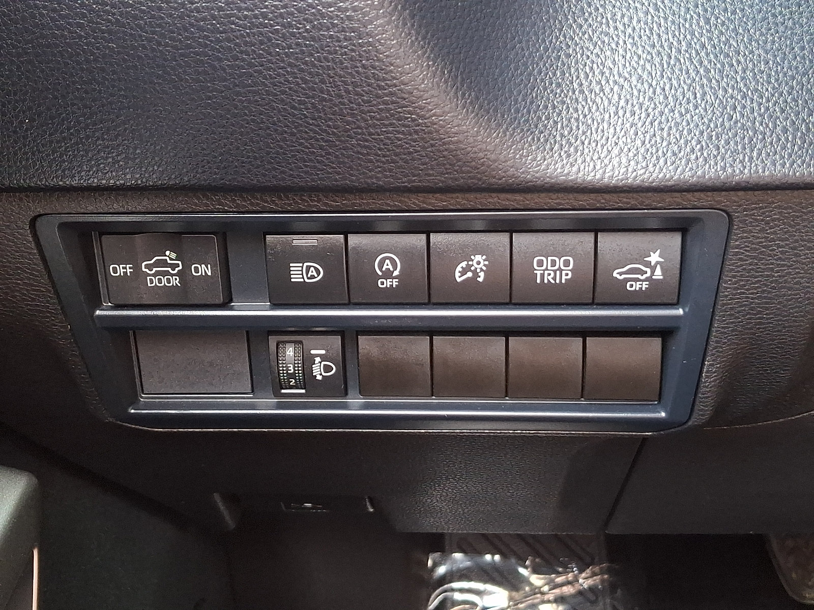Used 2025 Toyota Tundra SR5 w/ SR5 Convenience Package AWD/4WD image 23