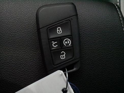 Certified 2023 Volkswagen Taos SEL AWD/4WD image 33