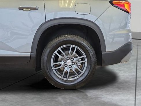 Used 2025 GMC Acadia Elevation image 28