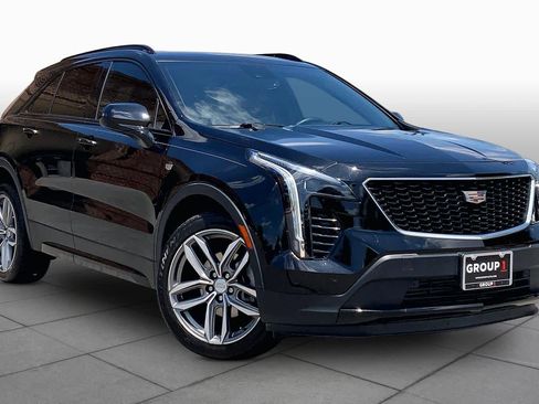 Used 2020 Cadillac XT4 Sport w/ Cold Weather Package FWD image 3