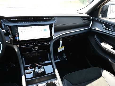 New 2026 Jeep Grand Cherokee Laredo image 16